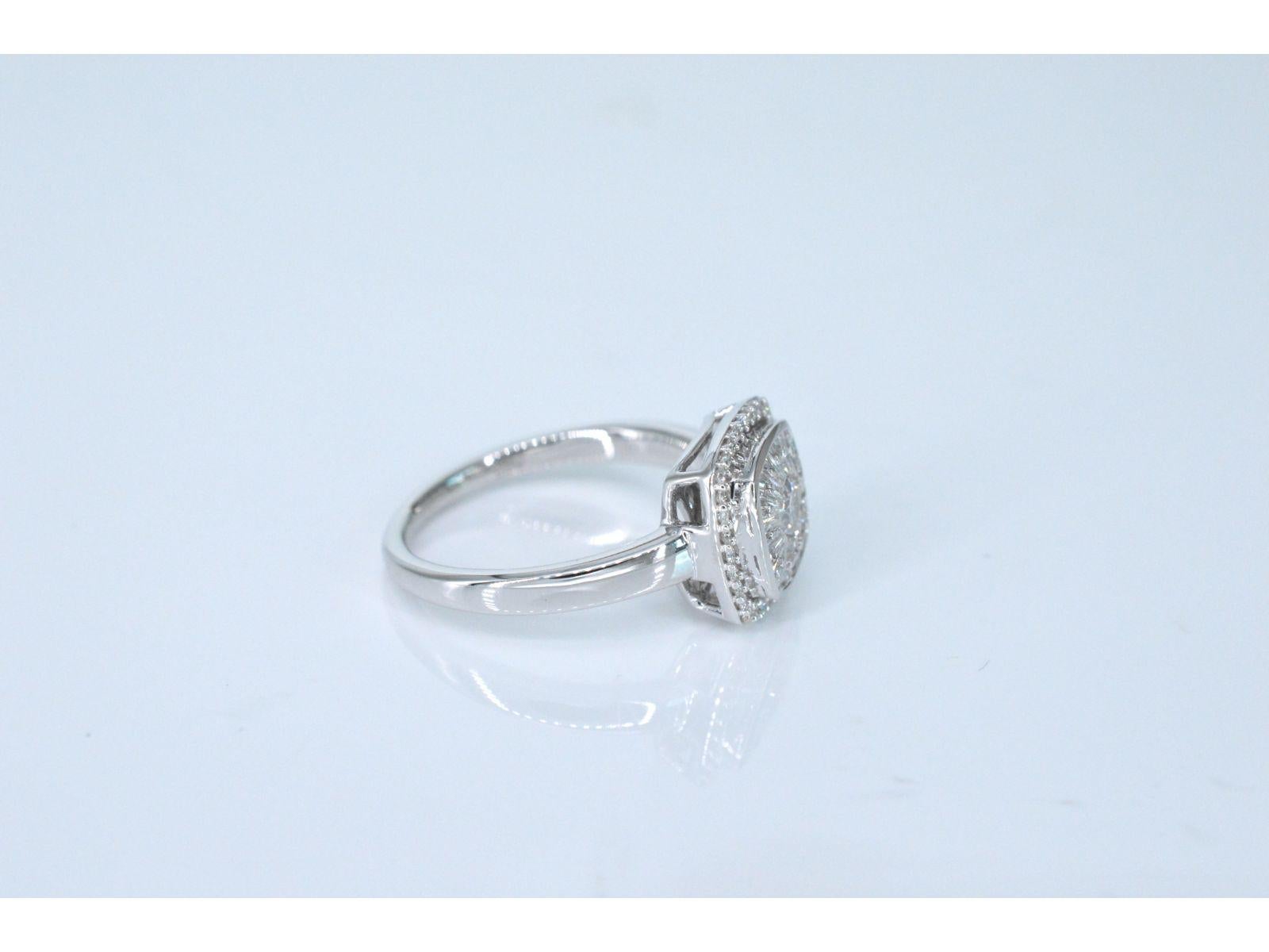 White Golden Entourage Ring with Diamonds In New Condition For Sale In AMSTELVEEN, NH