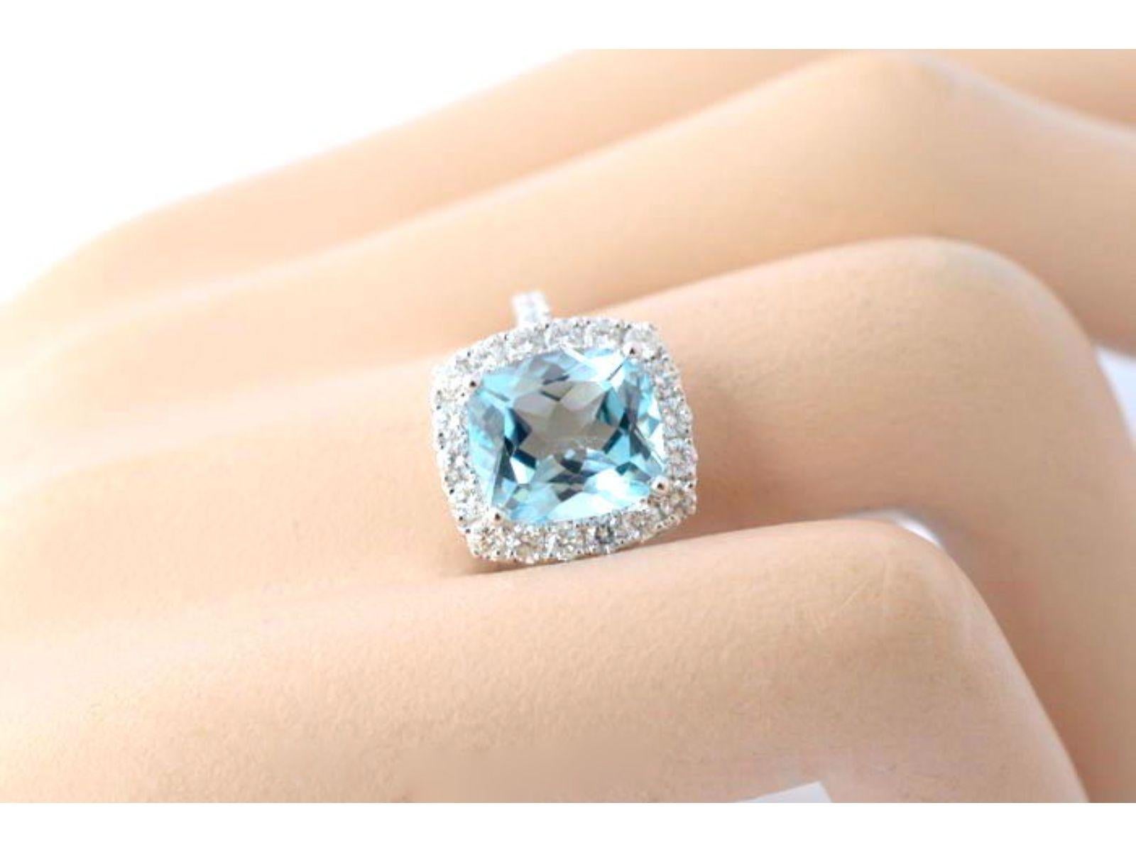 Diamonds: Naturally shiny; Weight: 1.00 carat; Cut: Brilliant; Colour: F-G; Purity: VS; Grinding quality: Very good; Gemstone: Topaz; Weight: 5.50 carat; Grinding shape: Cushion; Colour: Swiss blue; Purity: With natural inclusions; Jewel: Ring;