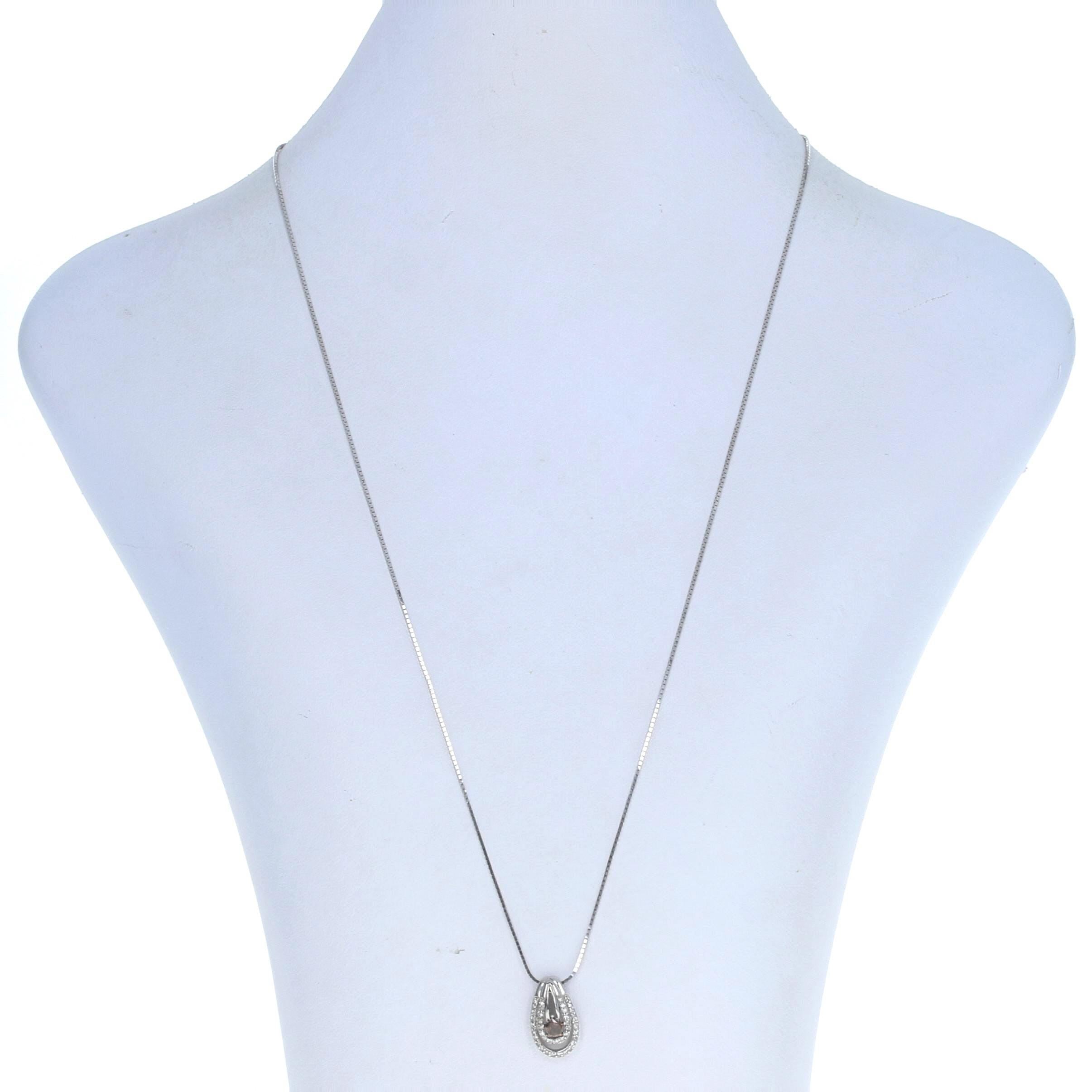 Contenuto del metallo: Oro bianco 14k 

Informazioni sulla pietra: 
Diamante naturale solitario
Carati: .30ct
Taglia: Stella 
Colore: Marrone scuro fantasia   

Accenti di diamanti naturali
Carati: .24ctw
Taglio: Singolo  
Colore: G - H  