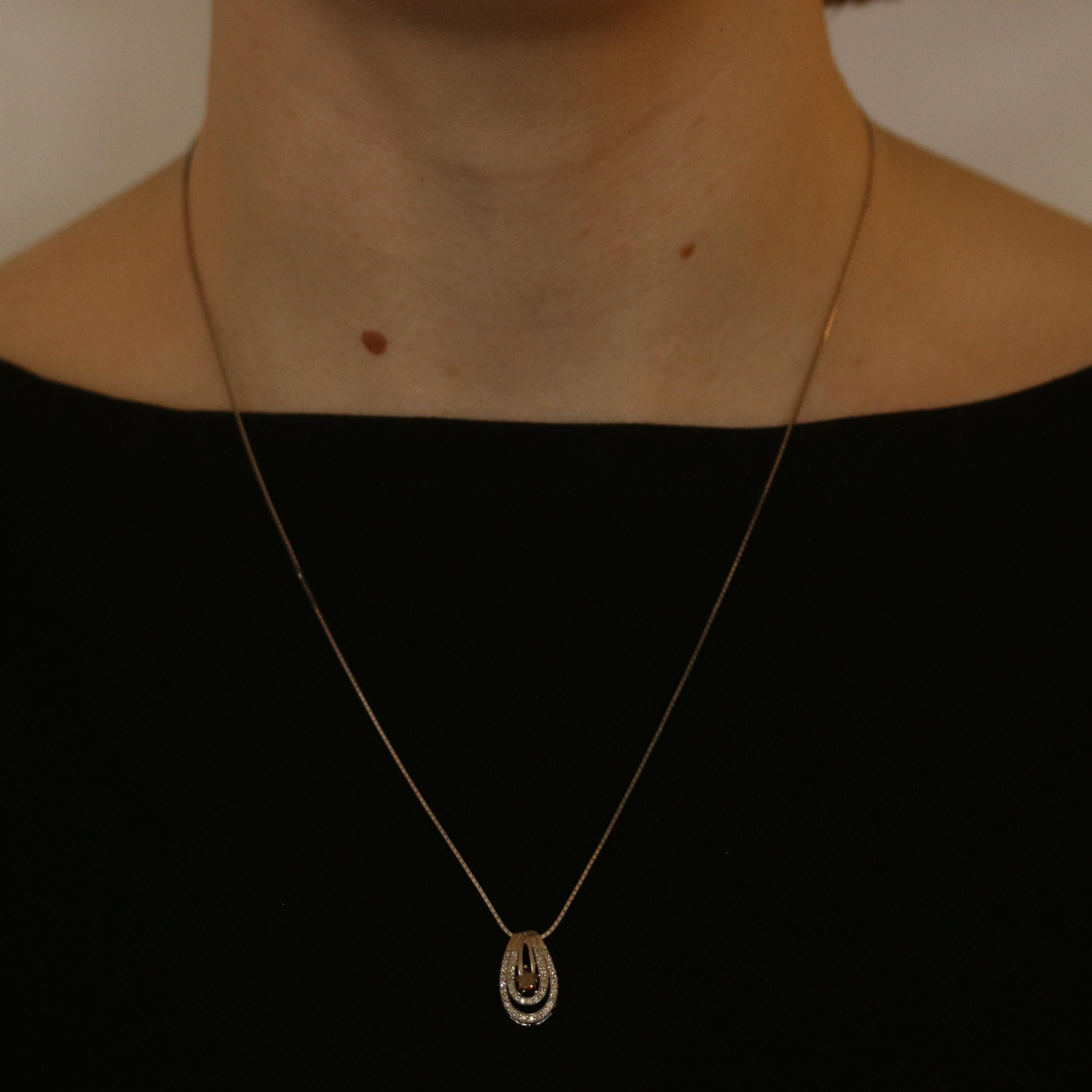 Taglio singolo Collana con ciondolo in oro bianco Fancy Deep Brown Diamond, 14k Star .54ctw in vendita