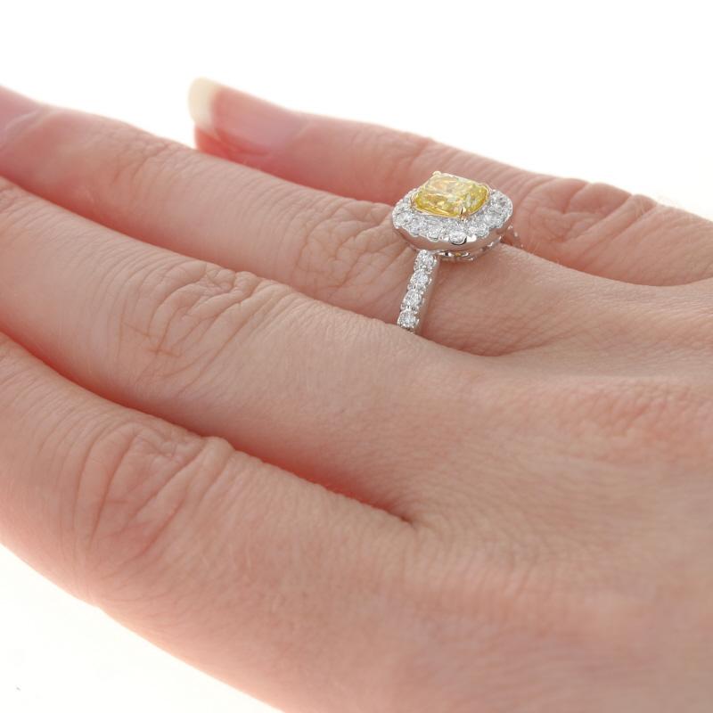 En vente :  Bague halo de diamants jaunes intenses fantaisie en or blanc 18 carats, taille coussin 1,42 carat, certifié GIA 4