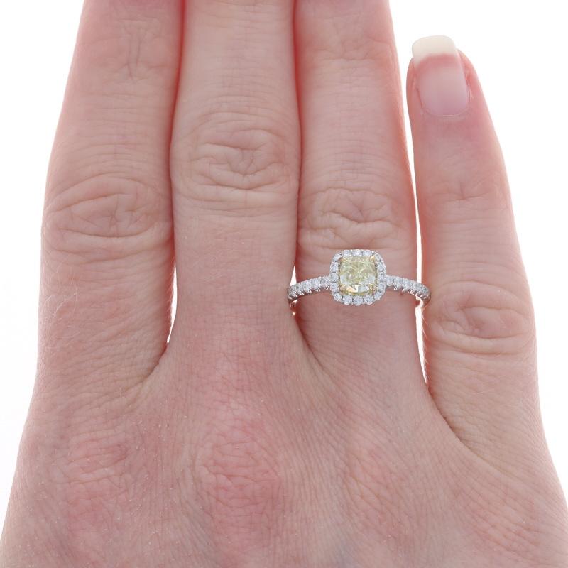 Taglio cuscino Anello di fidanzamento aureolato con diamanti gialli in oro bianco - Cuscino quadrato 18 carati da 0,85 ct. in vendita