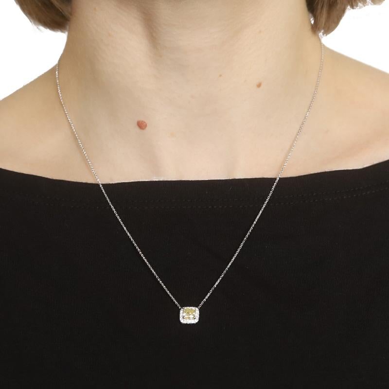 Taille radiant Collier Halo en or blanc avec diamant jaune fantaisie 18