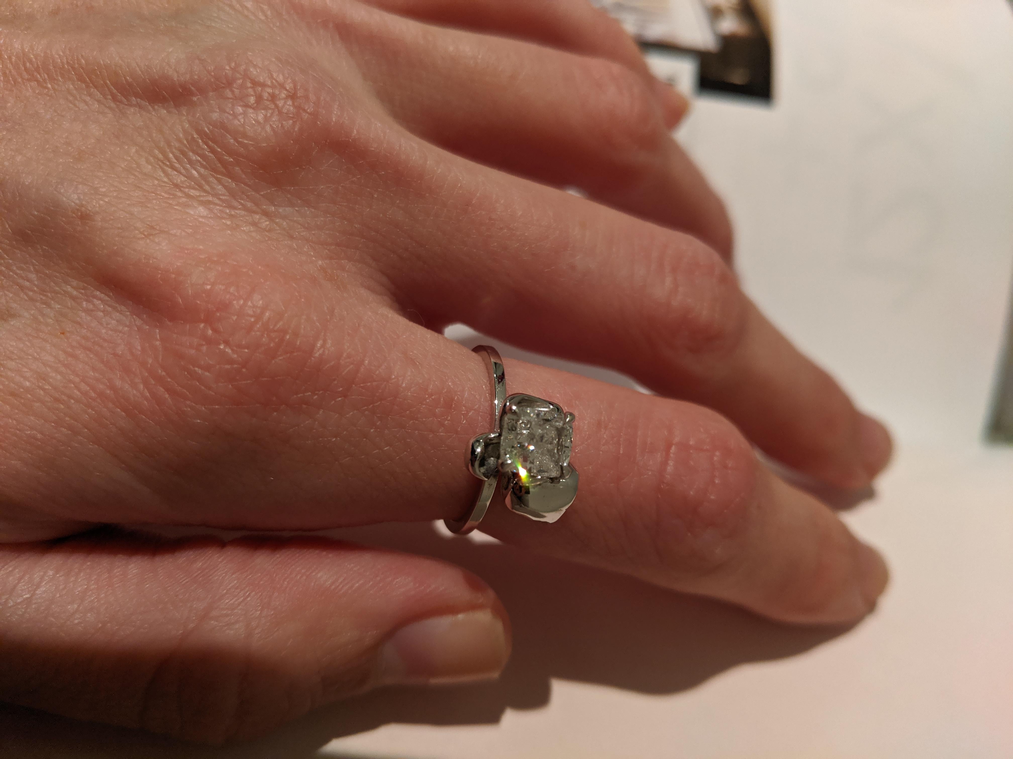 Weißgold-Blumen-Verlobungsring aus Weißgold mit einem Karat Diamant im Kissenschliff im Angebot 9