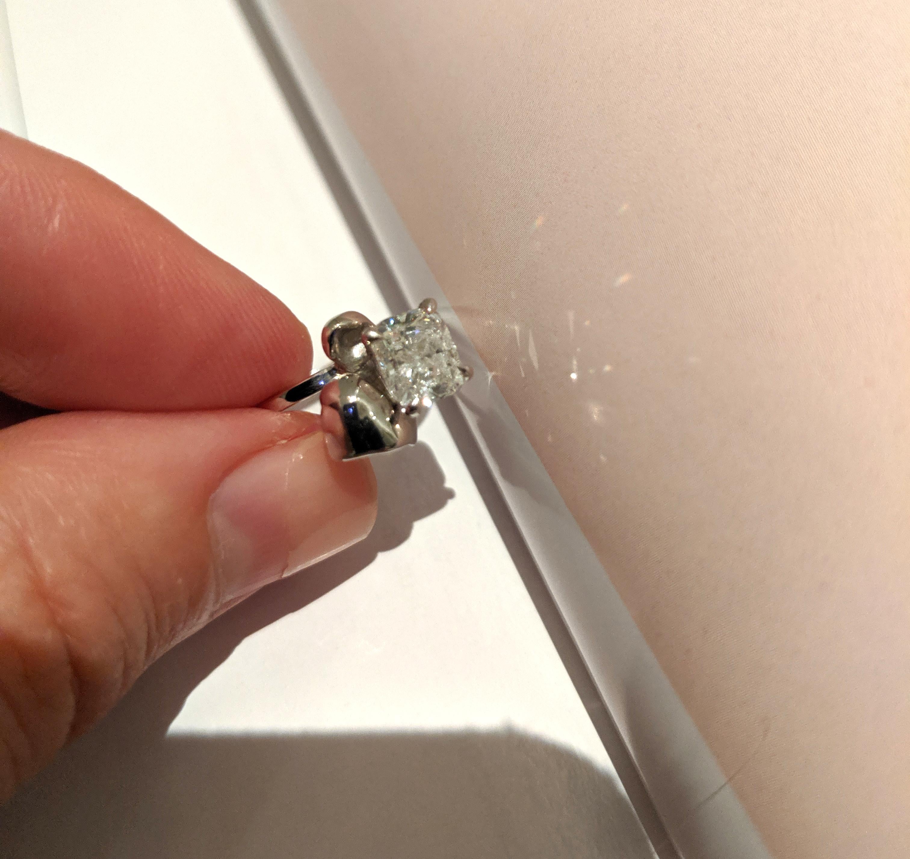 White Gold Flower Engagement Ring with One Carat Cushion Crashed Ice Diamond In New Condition For Sale In Berlin, DE