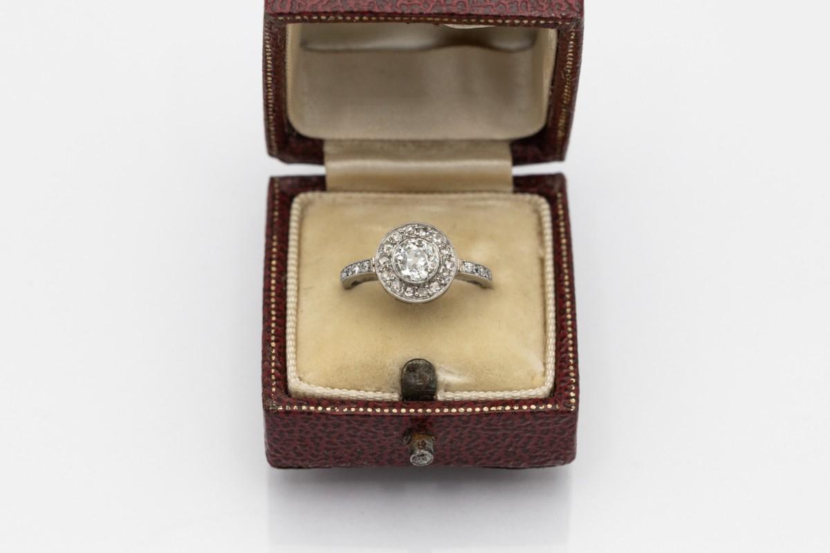 Brilliant Cut White gold French ring with 0.95ct diamonds, mid XX century. For Sale