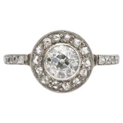 Anillo francés de oro blanco con diamantes de 0,95 ct, mediados del siglo XX.