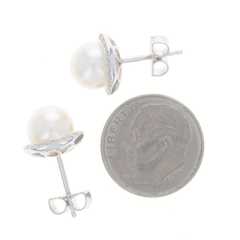 Boucles d'oreilles or blanc perles d'eau douce diamant halo 14k .10ctw Pierced Neuf - En vente à Greensboro, NC