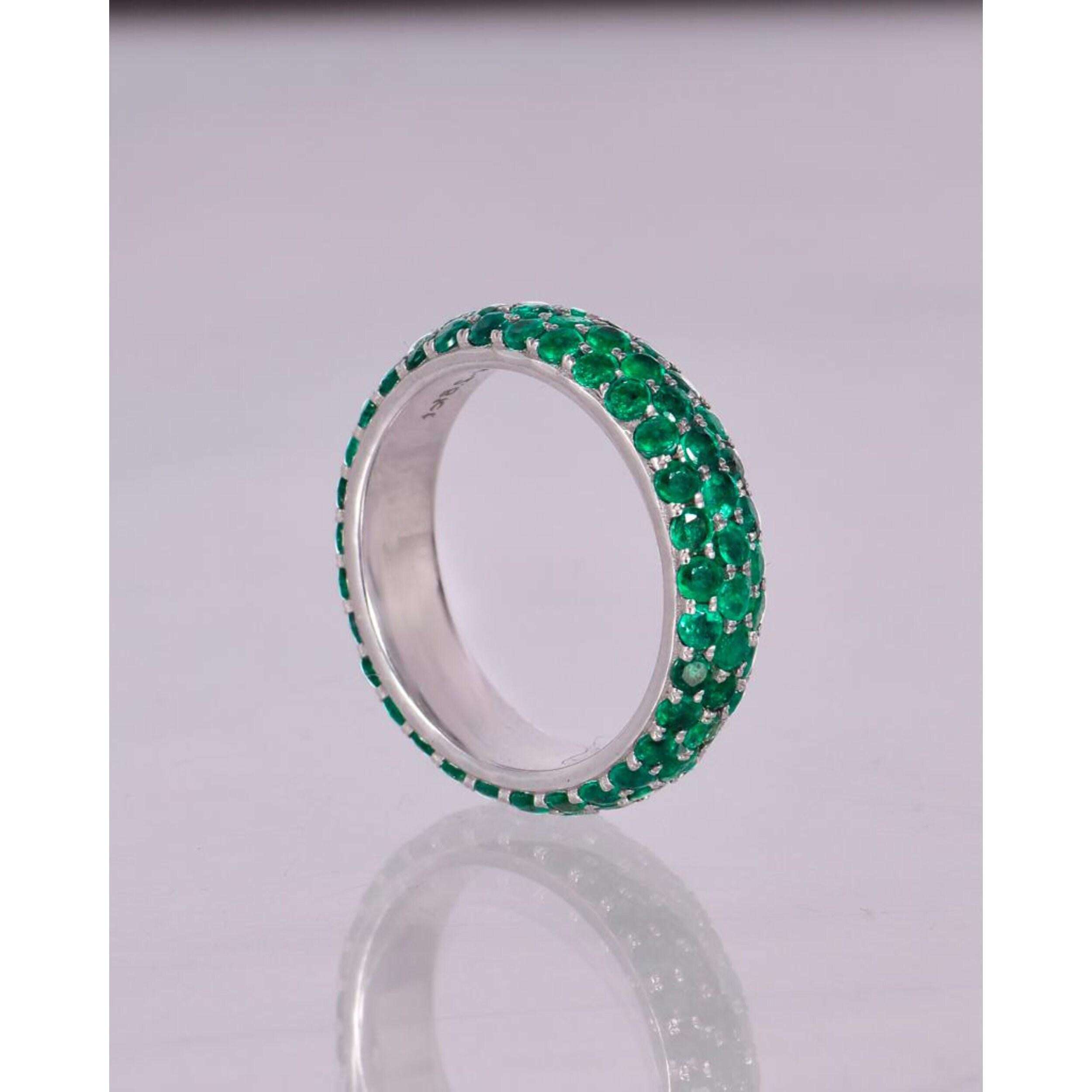 En venta: Alianza Esmeralda Eternidad Completa Oro Blanco, Anillo Apilable Esmeralda Natural  2