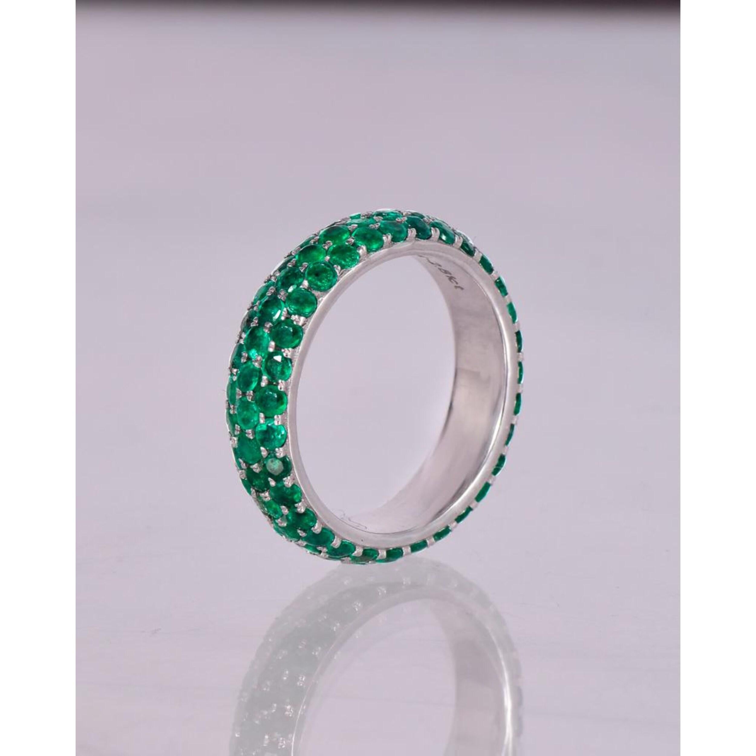 En venta: Alianza Esmeralda Eternidad Completa Oro Blanco, Anillo Apilable Esmeralda Natural  4
