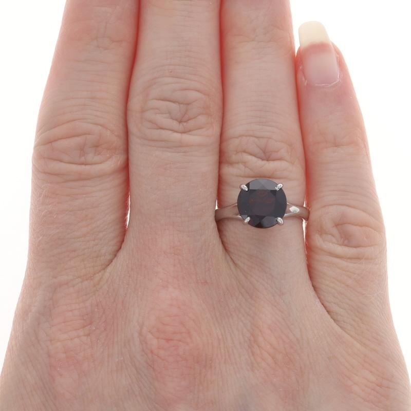 Taille ronde Bague de fiançailles solitaire en or blanc 14 carats avec grenat rond 2,61 carats en vente