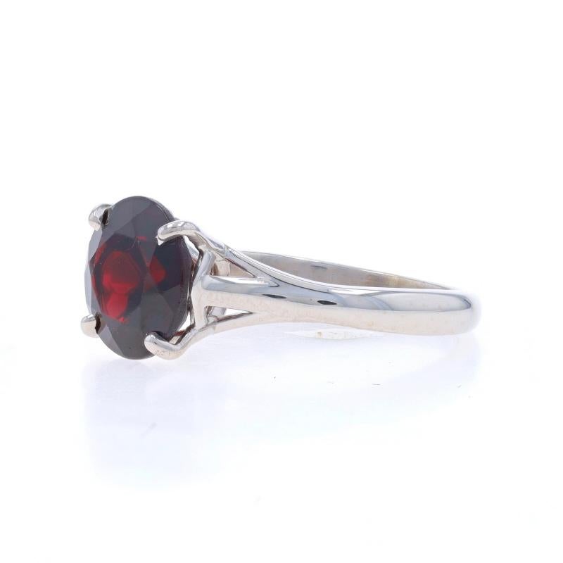 Bague de fiançailles solitaire en or blanc 14 carats avec grenat rond 2,61 carats Excellent état - En vente à Greensboro, NC