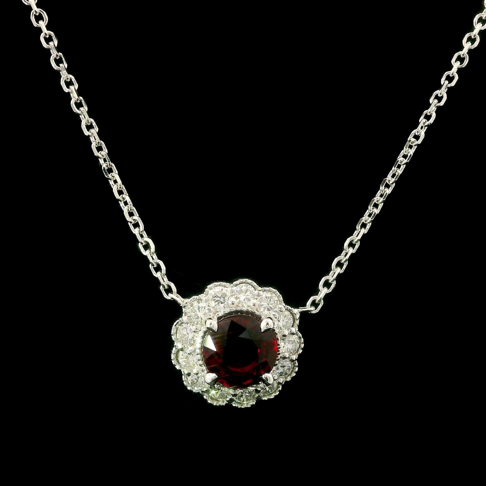 --Pietre: --
(1) Rubino naturale autentico - taglio rotondo brillante - incastonato - colore rosso intenso - 0,66 carati (esatto)
*Vedi i dettagli della certificazione qui sotto*.
(13) Diamanti Nature autentici - Taglio rotondo Brilliante - Pave e