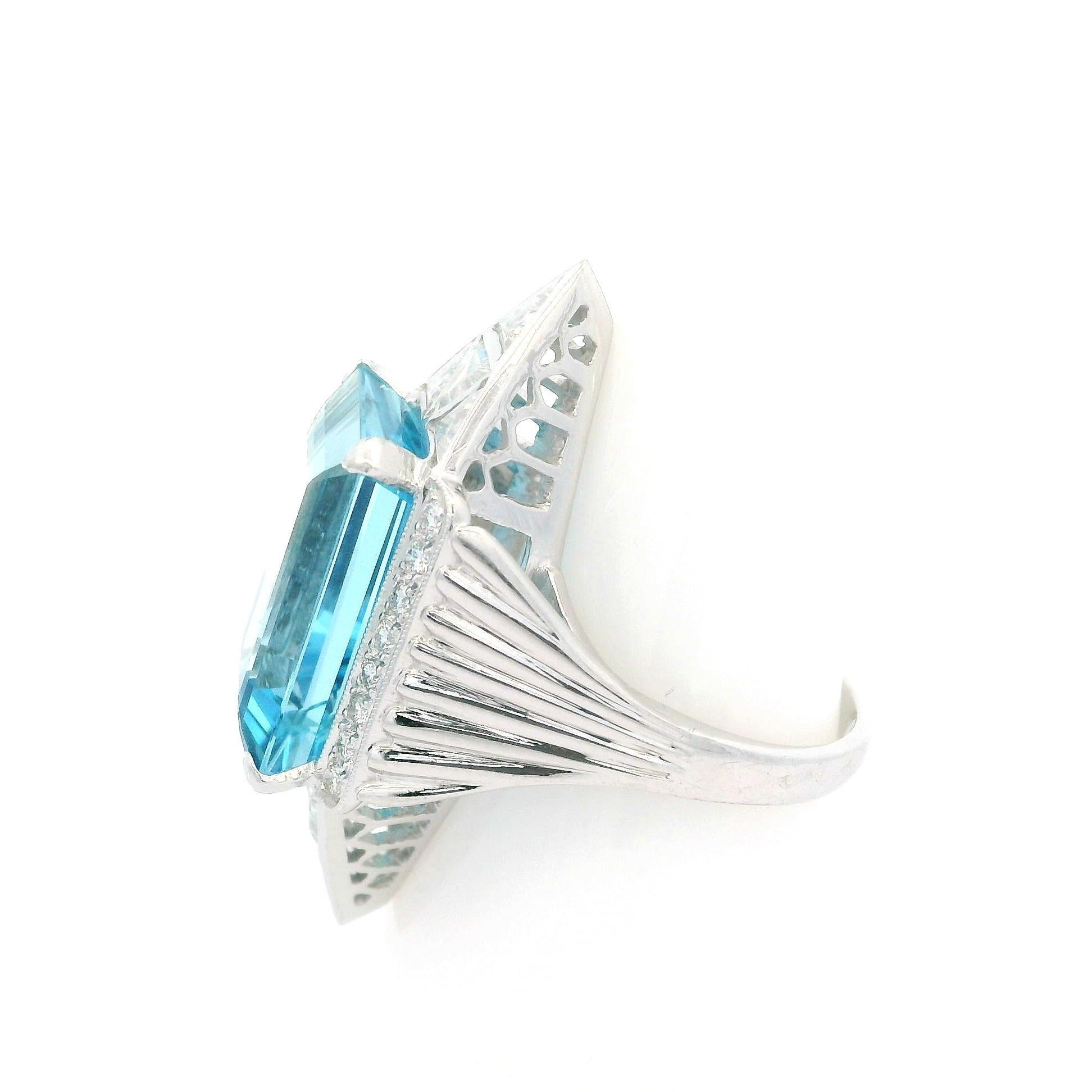 White Gold GIA 12.40ctw High Quality Aquamarine Trillion Diamond Geometric Ring For Sale 2