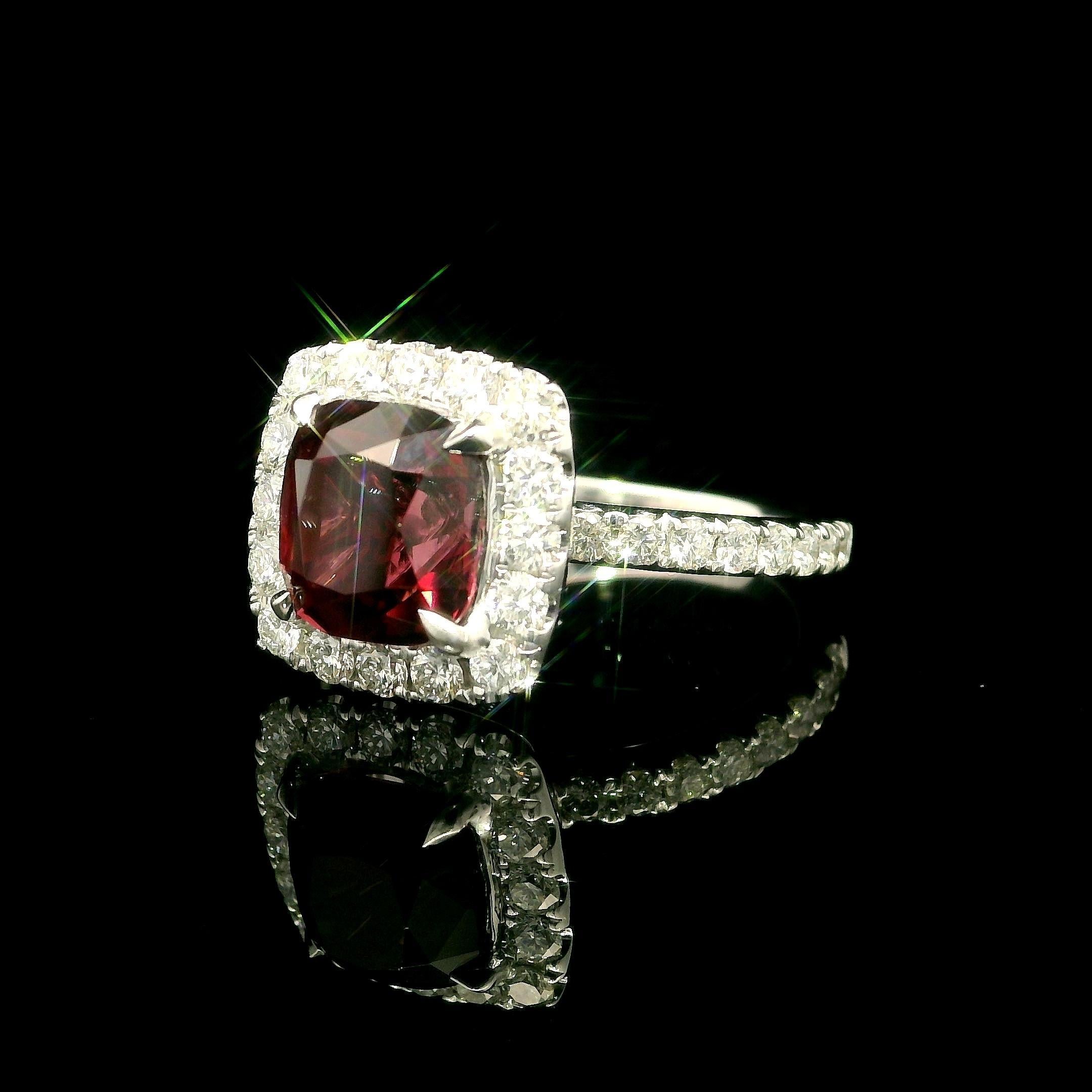 Weißgold GIA 3,24ctw keine Hitze Kissen Rot Spinell w / Diamant Halo Ring im Angebot 6