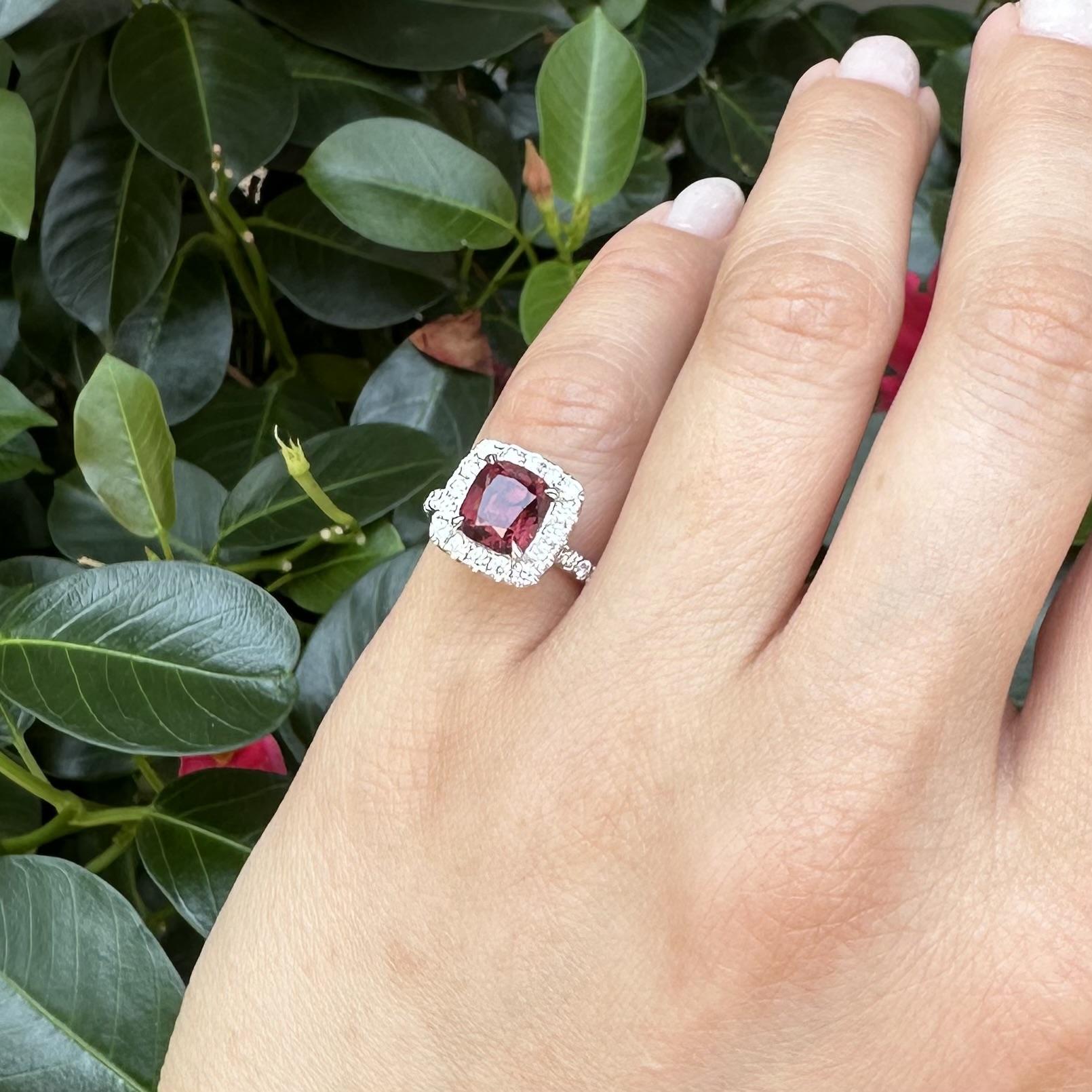 Weißgold GIA 3,24ctw keine Hitze Kissen Rot Spinell w / Diamant Halo Ring im Angebot 7