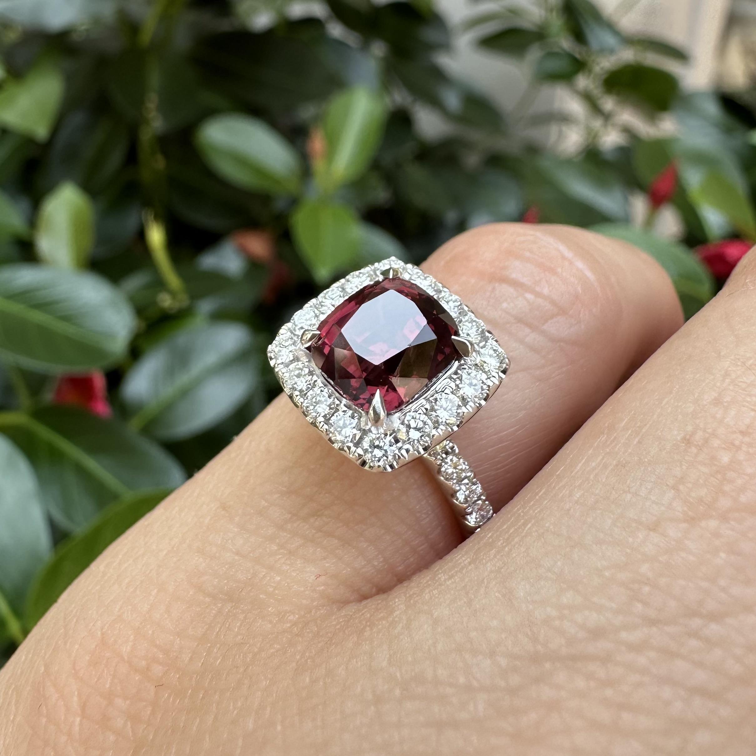 Weißgold GIA 3,24ctw keine Hitze Kissen Rot Spinell w / Diamant Halo Ring im Angebot 8