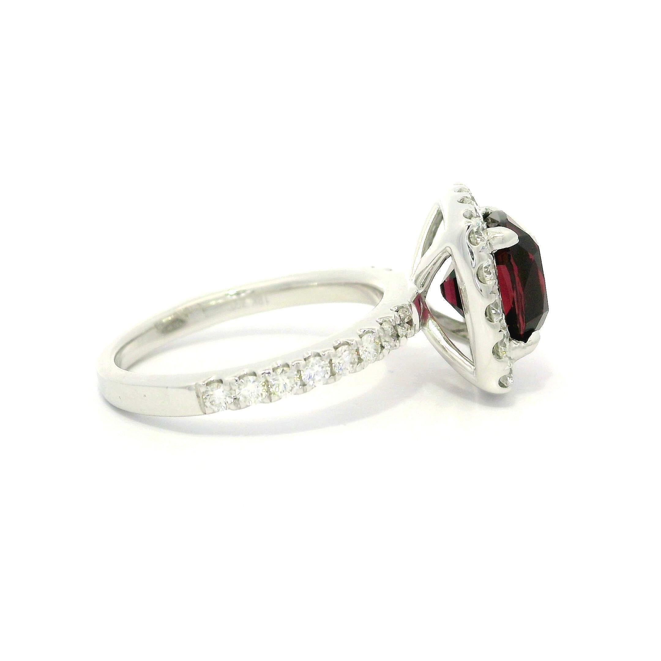 Weißgold GIA 3,24ctw keine Hitze Kissen Rot Spinell w / Diamant Halo Ring (Brillantschliff) im Angebot