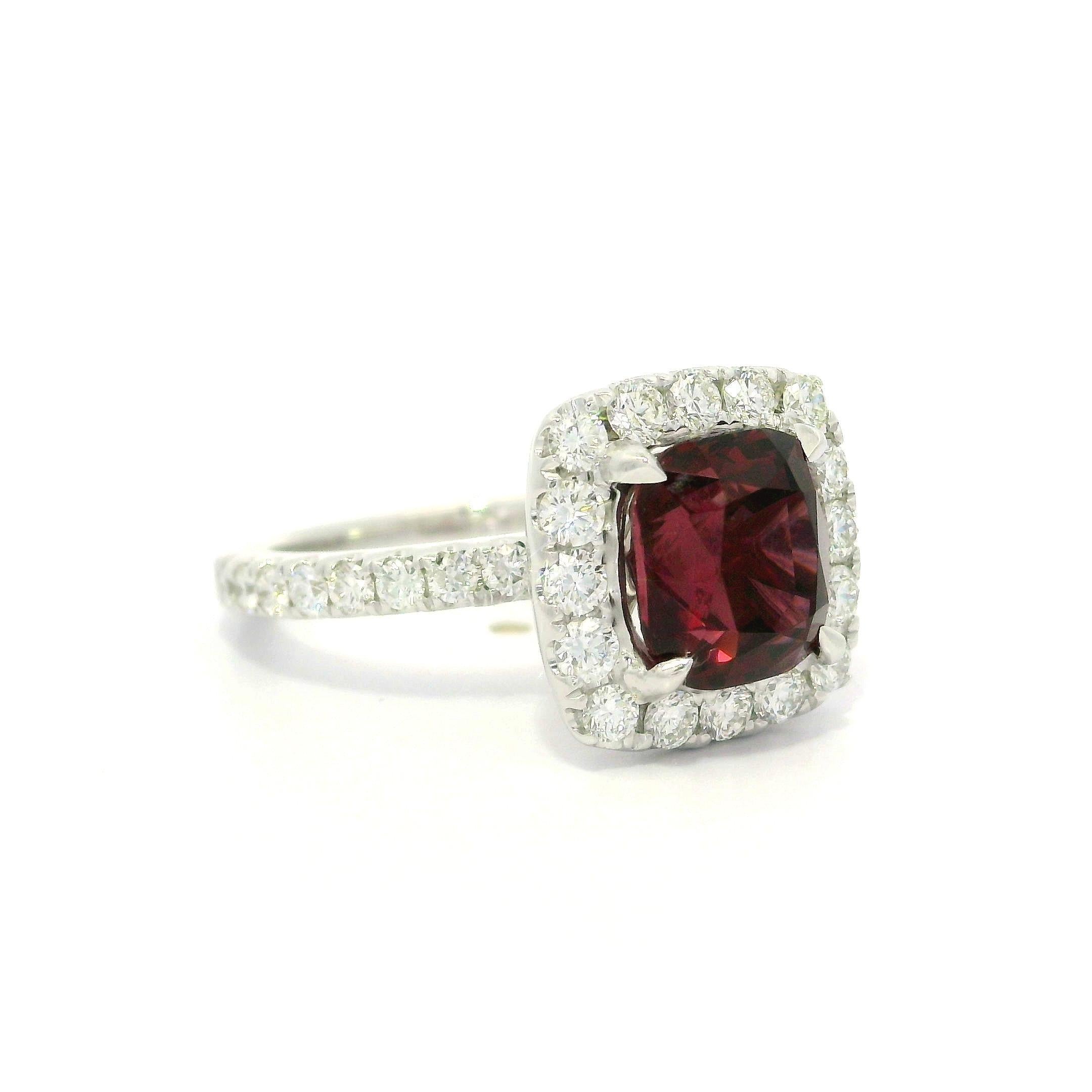 Weißgold GIA 3,24ctw keine Hitze Kissen Rot Spinell w / Diamant Halo Ring im Angebot 3