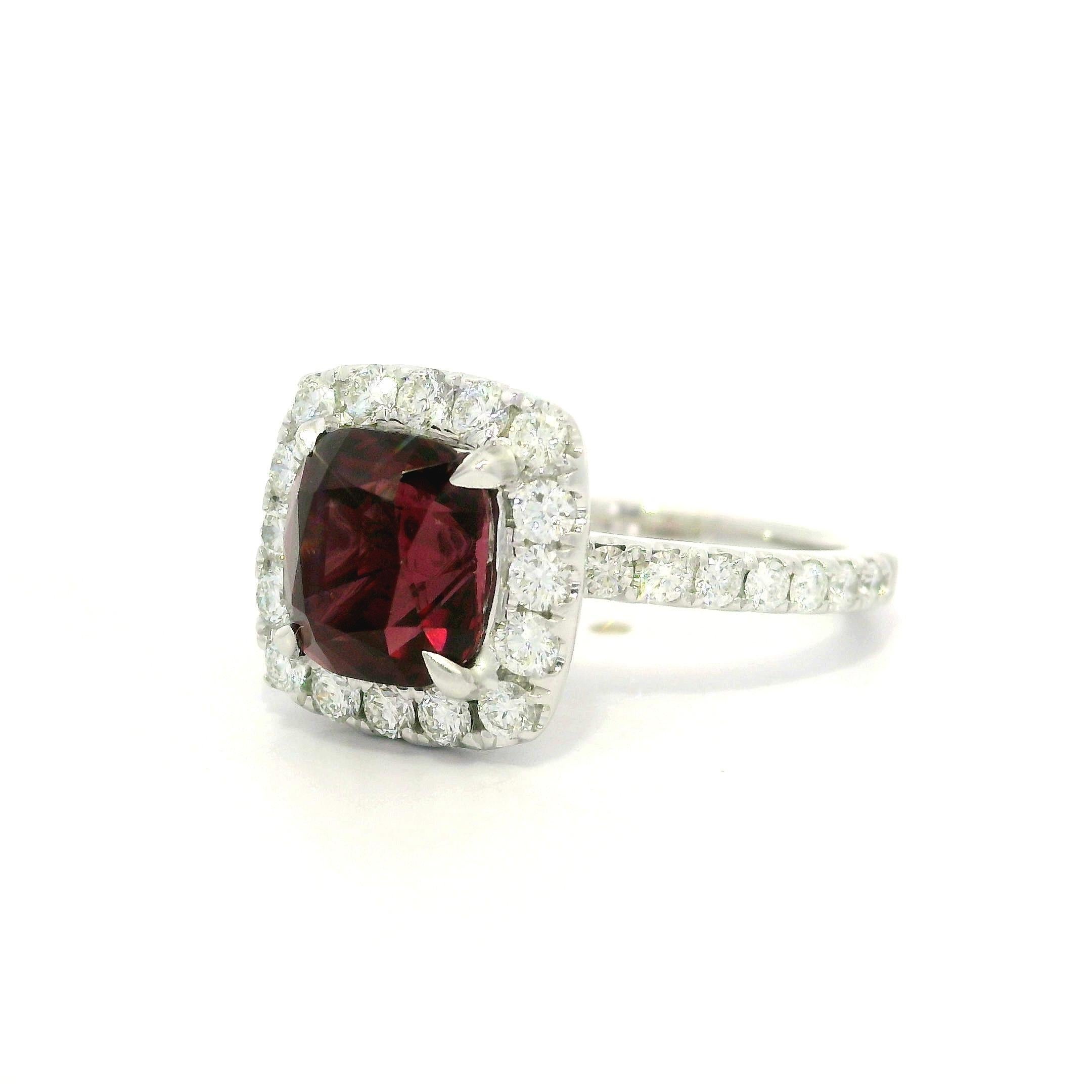 Weißgold GIA 3,24ctw keine Hitze Kissen Rot Spinell w / Diamant Halo Ring im Angebot 4