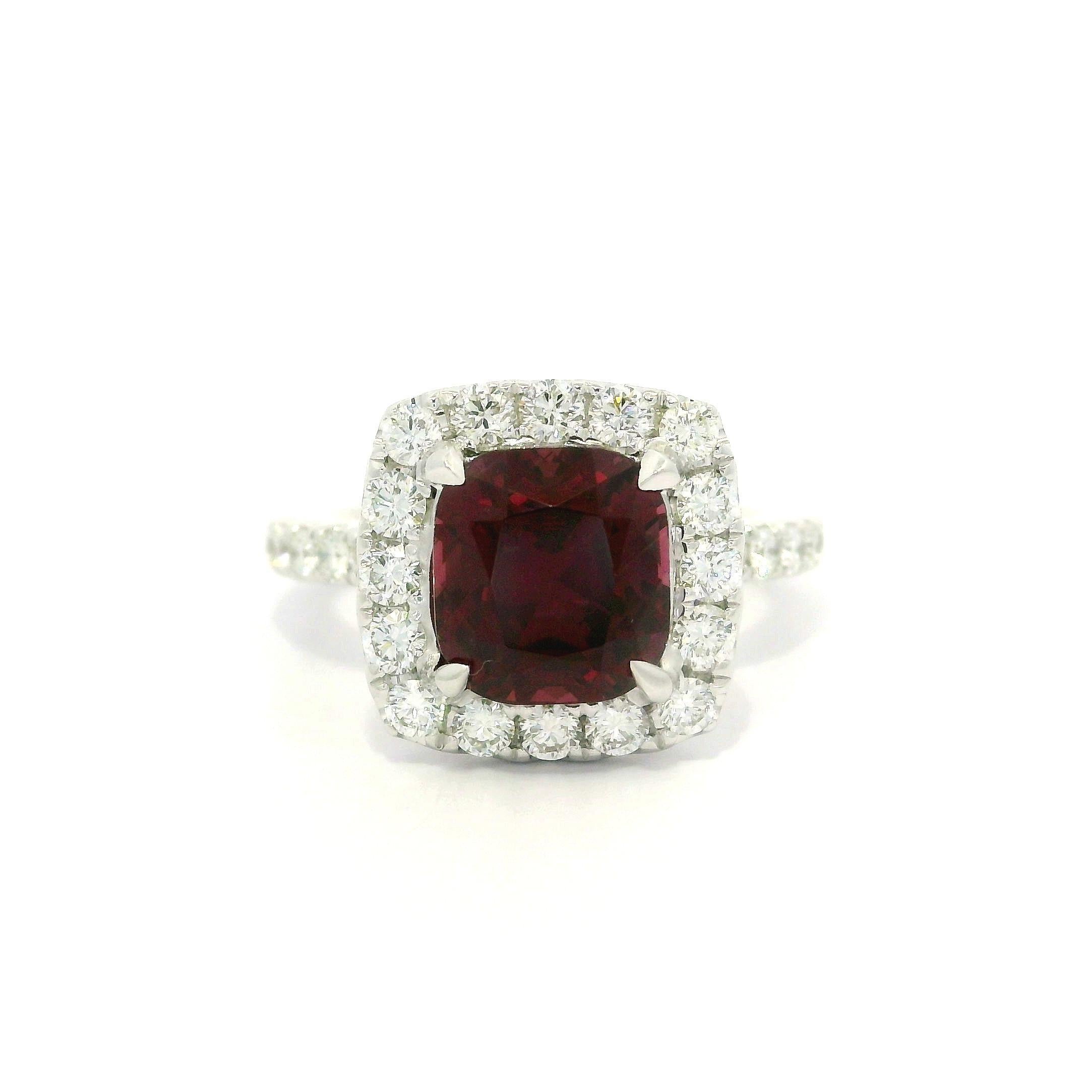 Weißgold GIA 3,24ctw keine Hitze Kissen Rot Spinell w / Diamant Halo Ring im Angebot