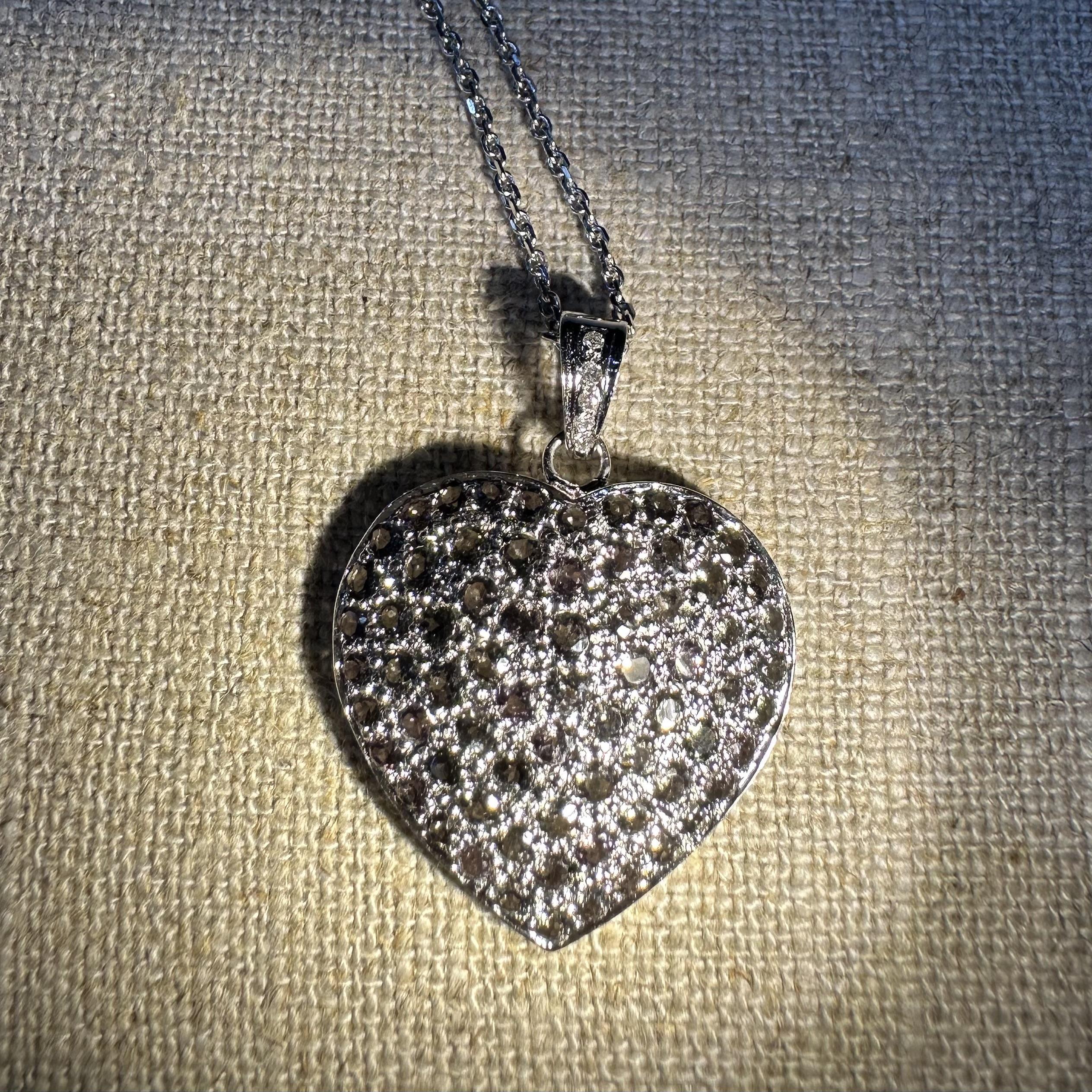 Collier en or blanc GIA 3.6ctw Pave Color Change Garnet Large Heart Pendant Necklace en vente 5