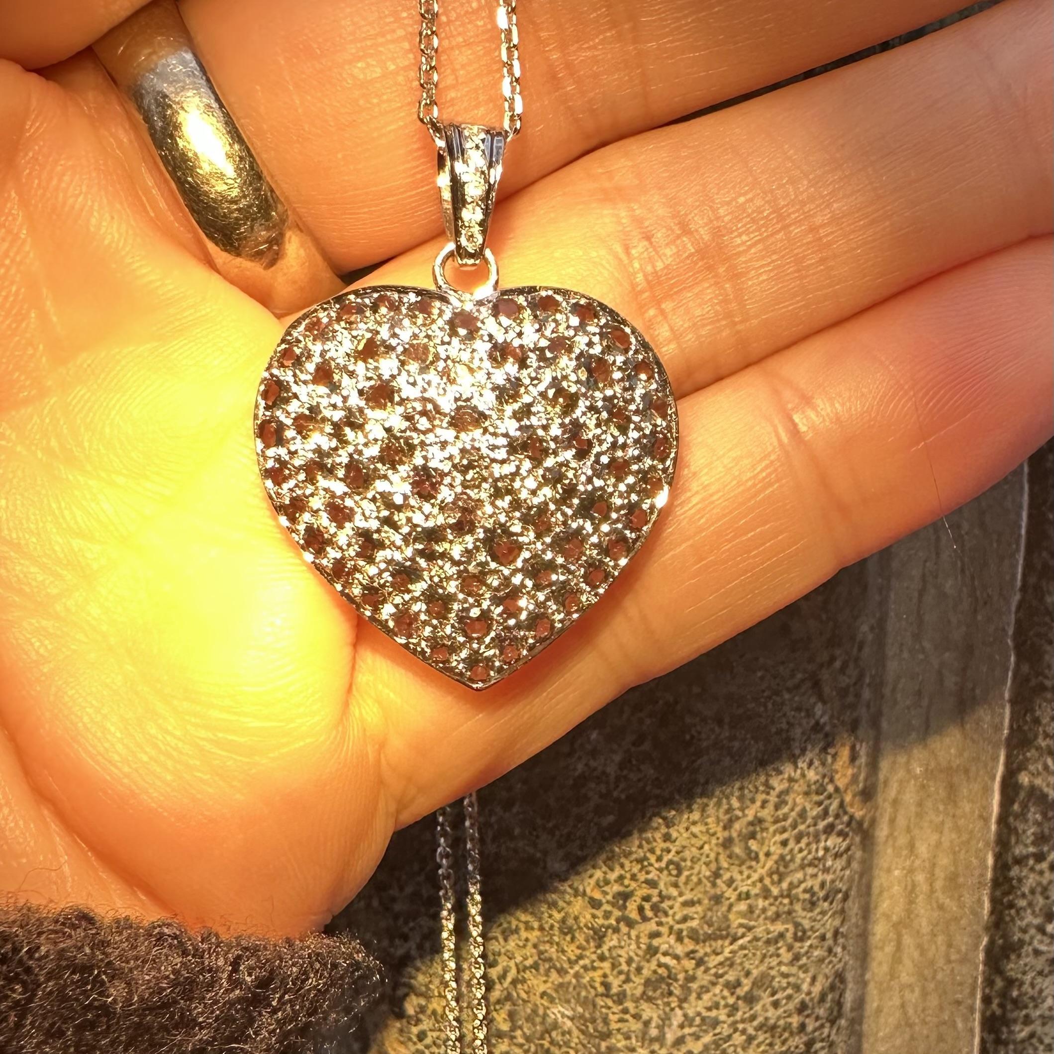 Collier en or blanc GIA 3.6ctw Pave Color Change Garnet Large Heart Pendant Necklace en vente 7