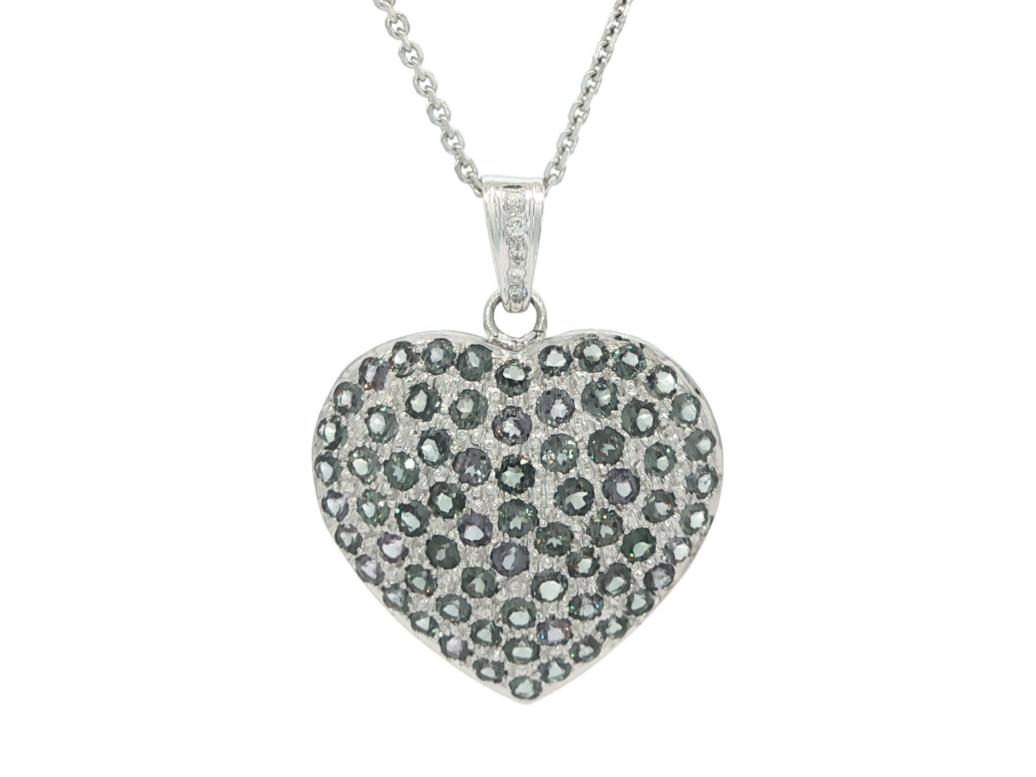 Collier en or blanc GIA 3.6ctw Pave Color Change Garnet Large Heart Pendant Necklace en vente 8