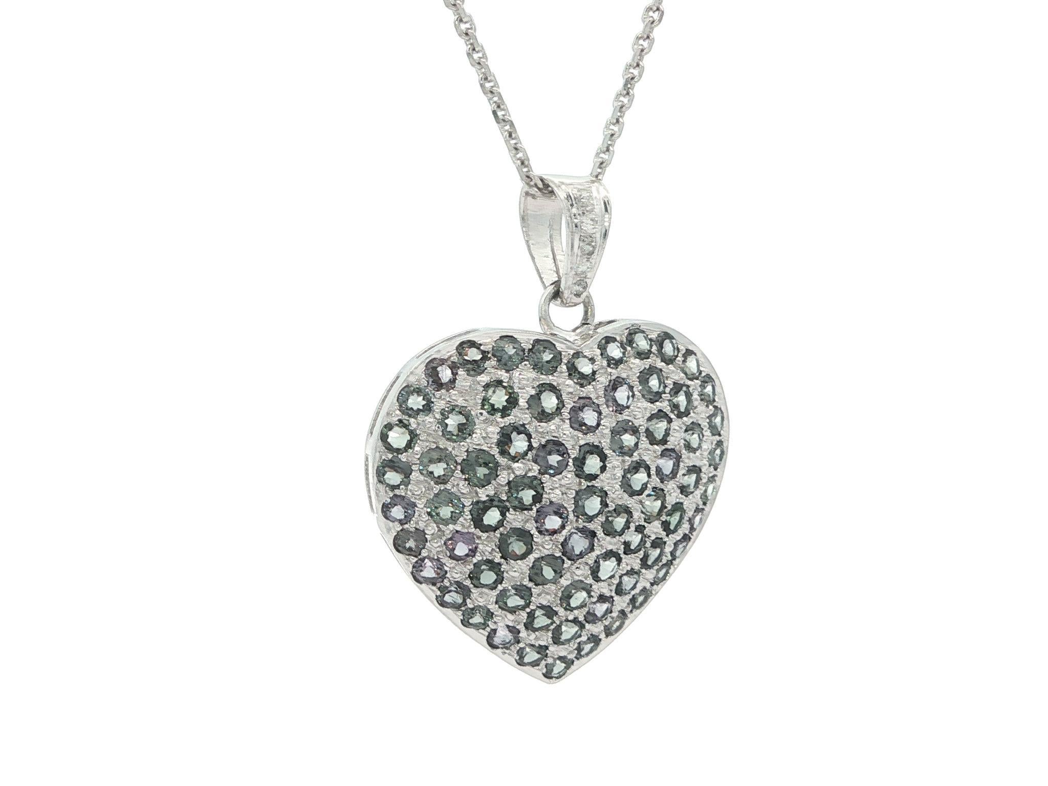 Collier en or blanc GIA 3.6ctw Pave Color Change Garnet Large Heart Pendant Necklace en vente 9