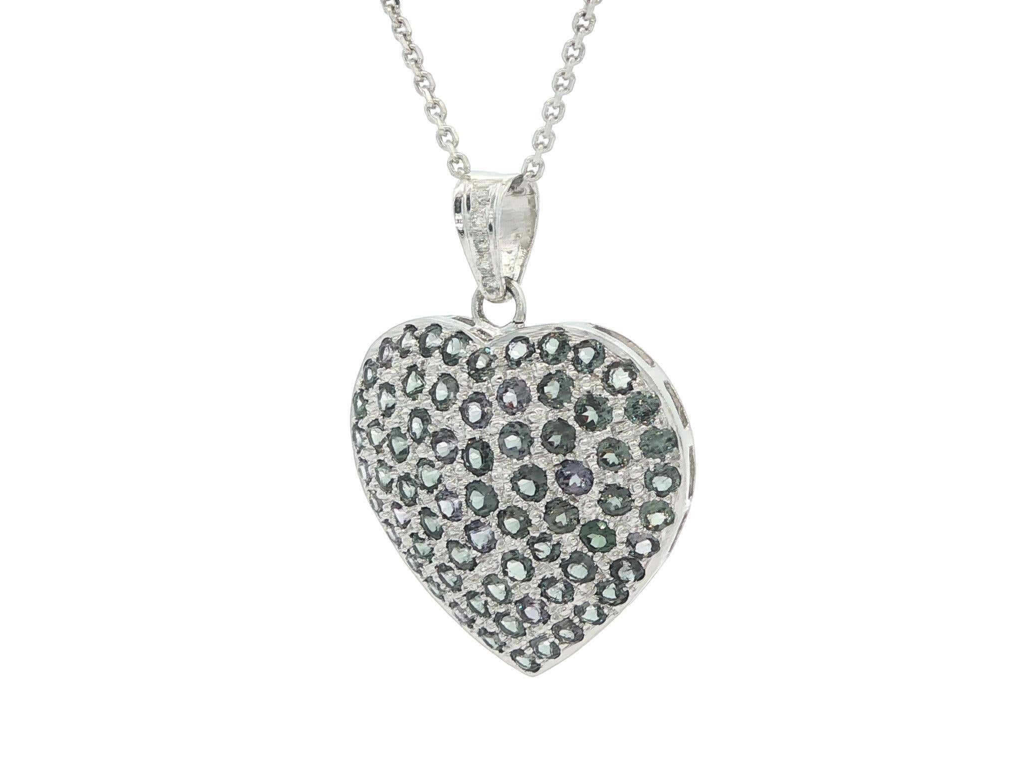 Collier en or blanc GIA 3.6ctw Pave Color Change Garnet Large Heart Pendant Necklace en vente 10