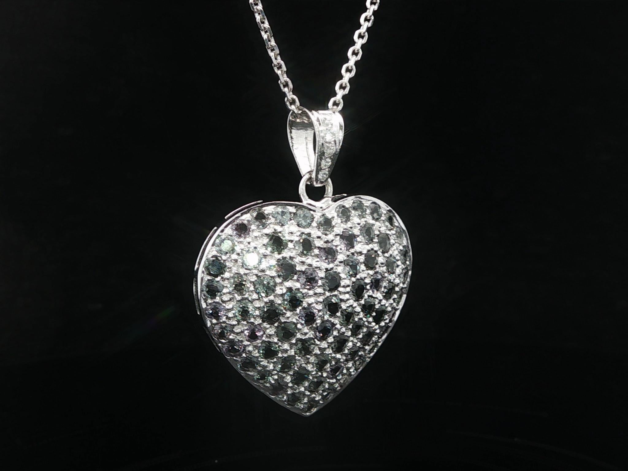 Taille brillant Collier en or blanc GIA 3.6ctw Pave Color Change Garnet Large Heart Pendant Necklace en vente