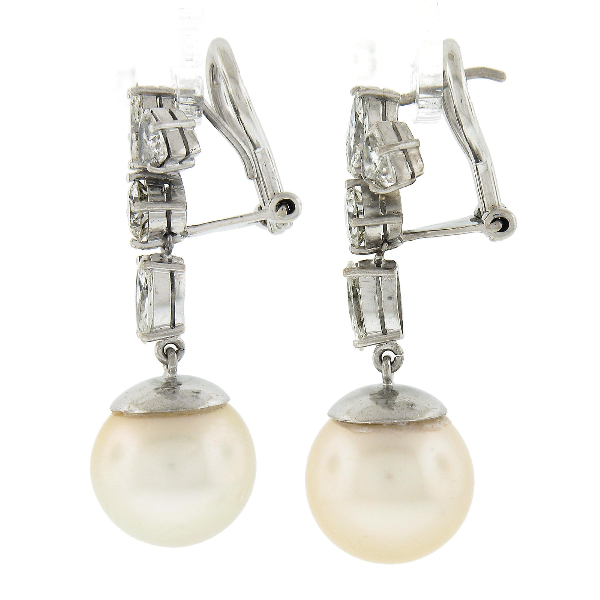 Taille ronde Boucles d'oreilles pendantes en or blanc GIA avec perles de culture d'eau salée et diamants en vente