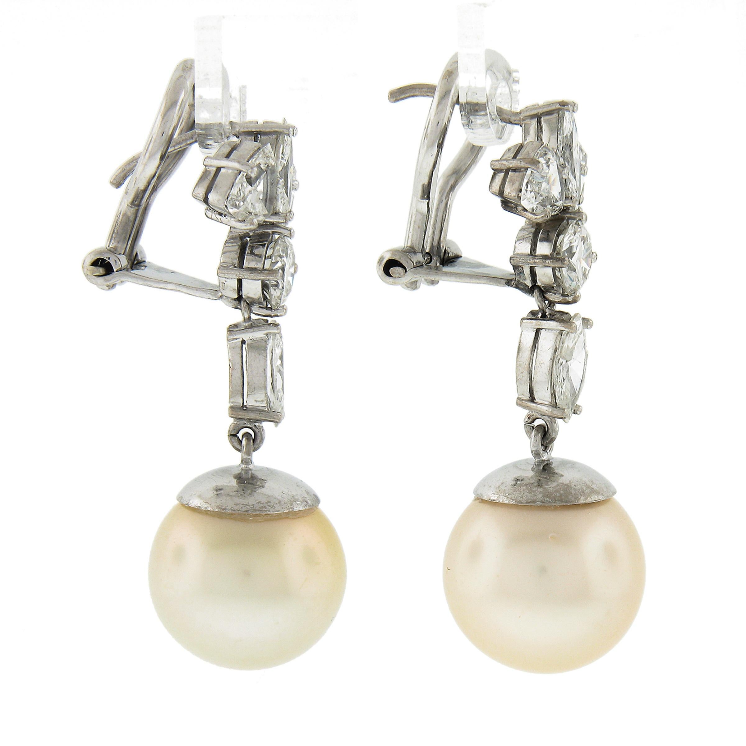Boucles d'oreilles pendantes en or blanc GIA avec perles de culture d'eau salée et diamants Bon état - En vente à Montclair, NJ