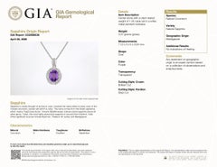 Collier avec pendentif en or blanc GIA en saphir ovale violet sans chaleur et diamant