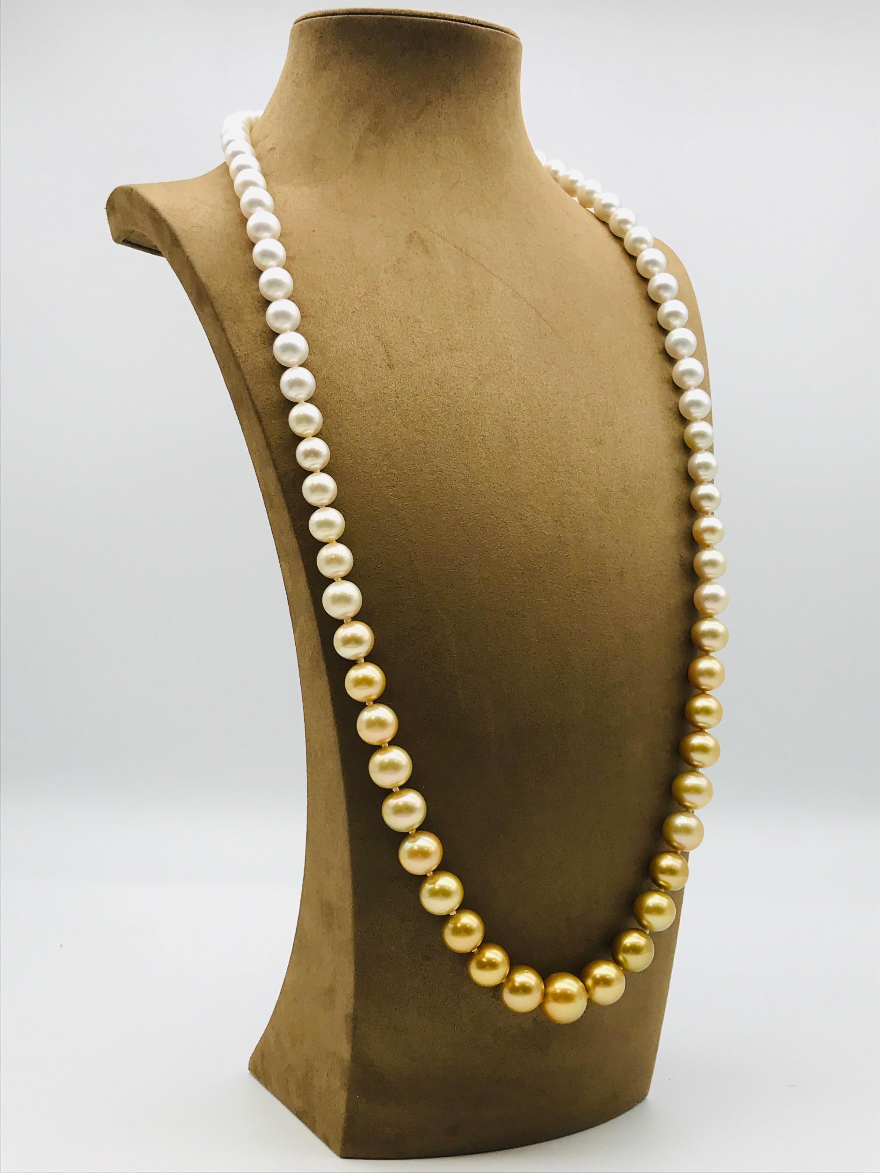  Long pearl necklace from white to gold color In New Condition In Vannes, FR
