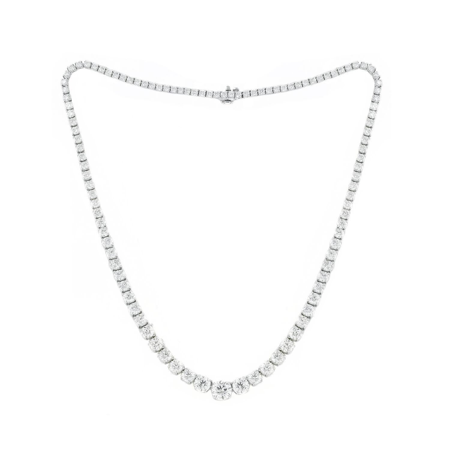 White Gold Graduated 31.00 Carat Diamond Tennis Necklace In New Condition For Sale In New York, NY