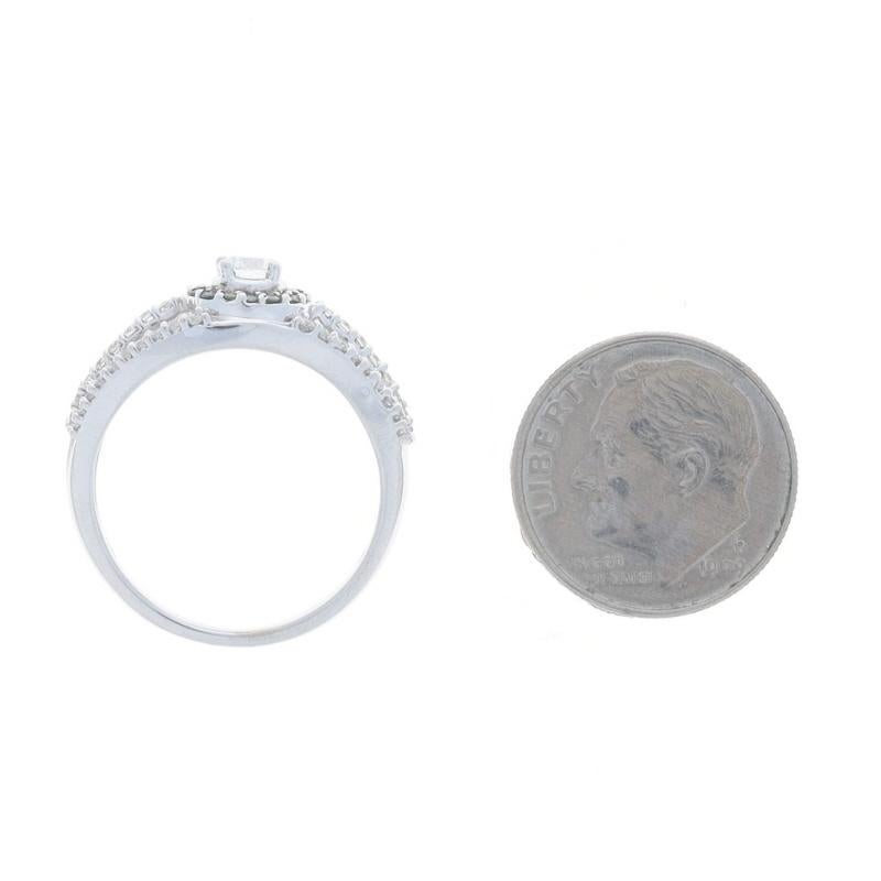 Anello con diamante verde aureolato in oro bianco - 14k rotondo da 0,50 ct. con trattamento curvilineo in vendita 1