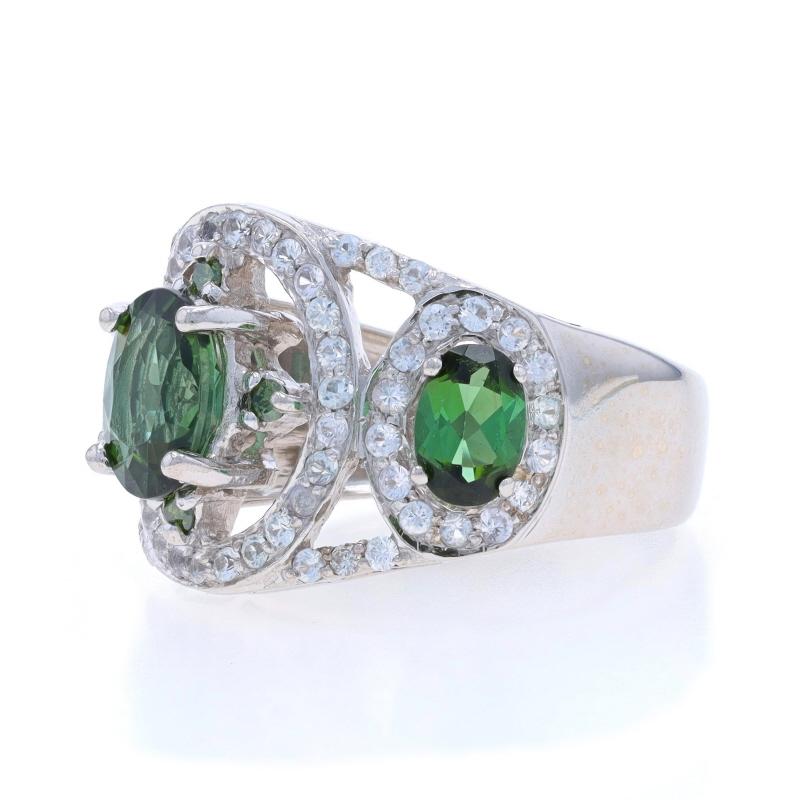 Anello aureolato in oro bianco con tormalina verde e topazio bianco - 14k Oval 4.28ctw Three-Stone In condizioni ottime in vendita a Greensboro, NC
