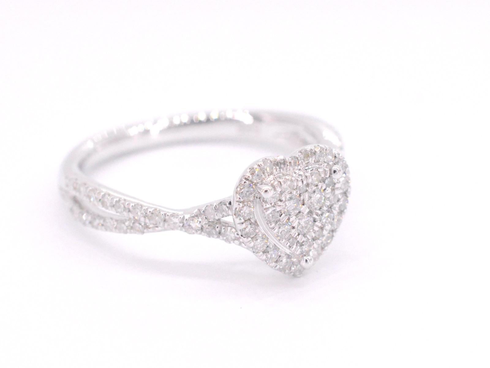 Contemporary White Gold Heart-Shaped Entourage Ring with Diamonds For Sale