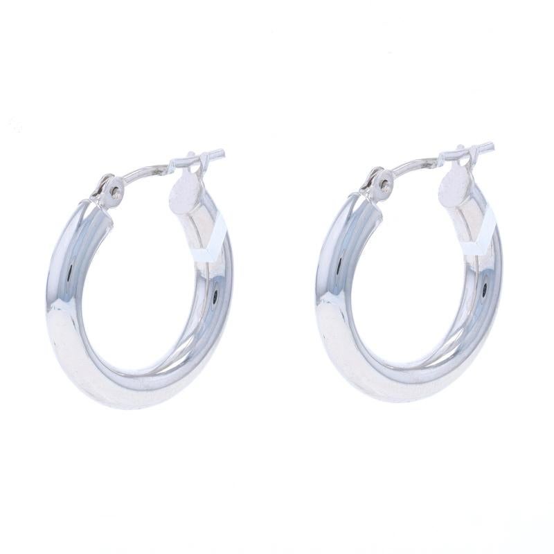 Metal Content: 14k White Gold

Style: Hoop
Fastening Type: Snap Closures
Features: Hollow construction for comfortable, all-day wear

Measurements

Tall: 21/32