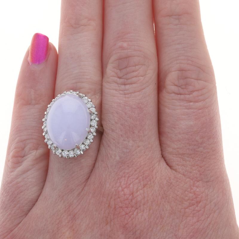 Tamaño: 4 1/4
Ponte en contacto con nosotros para solicitar un presupuesto de cambio de tamaño. 

Contenido de metal: Oro blanco de 14 quilates

Información sobre Stone

Jadeíta natural
Tratamiento: Rutinariamente mejorado
Quilate(s) 19,05 ct
Talla: