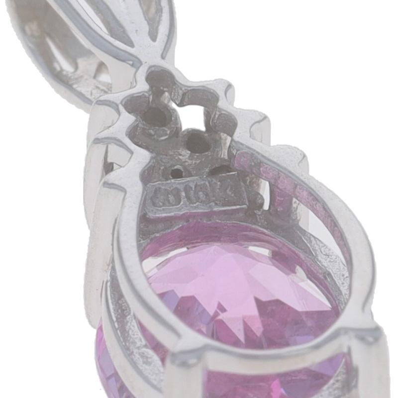 Donna Ciondolo in oro bianco con zaffiro rosa e diamanti creati in laboratorio - 10k Ovale 2,23ctw in vendita