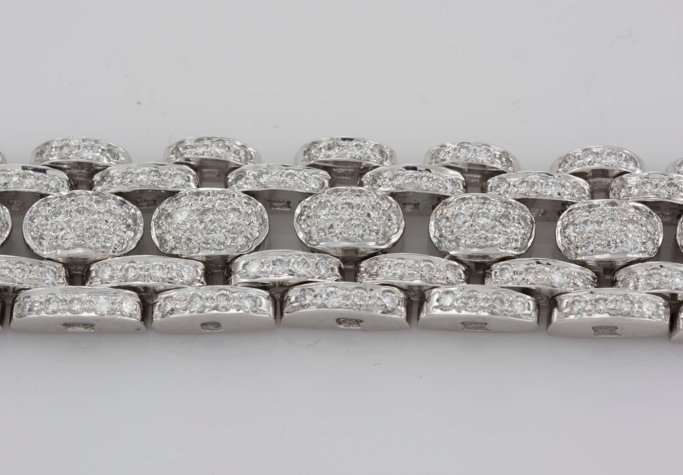 Taglio rotondo Collana di diamanti da donna in oro bianco, 21,60 TDW, 156 grammi in vendita