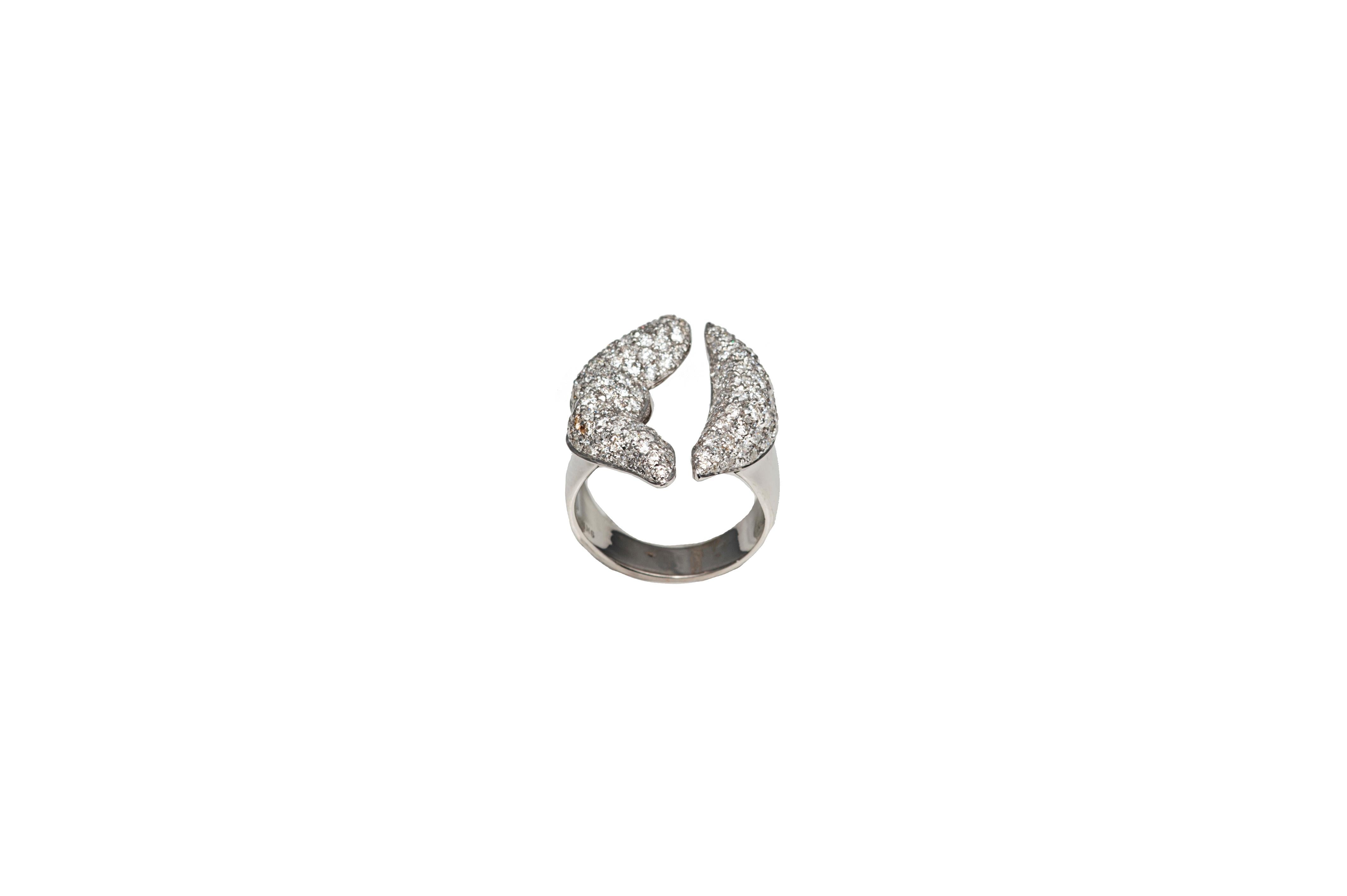 White gold lips ring with pavè diamonds.

Composition: 
Gold 10,25 gr (9K)
144 diamonds 2,20 ct

Size is adjustable from 6 US to 6 1/2 US ( italian size from 12 to 13)
Other sizes on demand, working time approx 15 days.