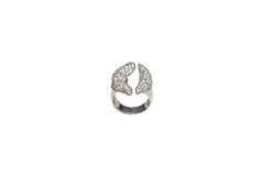 White Gold Lips Ring with Pavè Diamonds