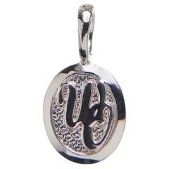 Charm en or blanc avec logo