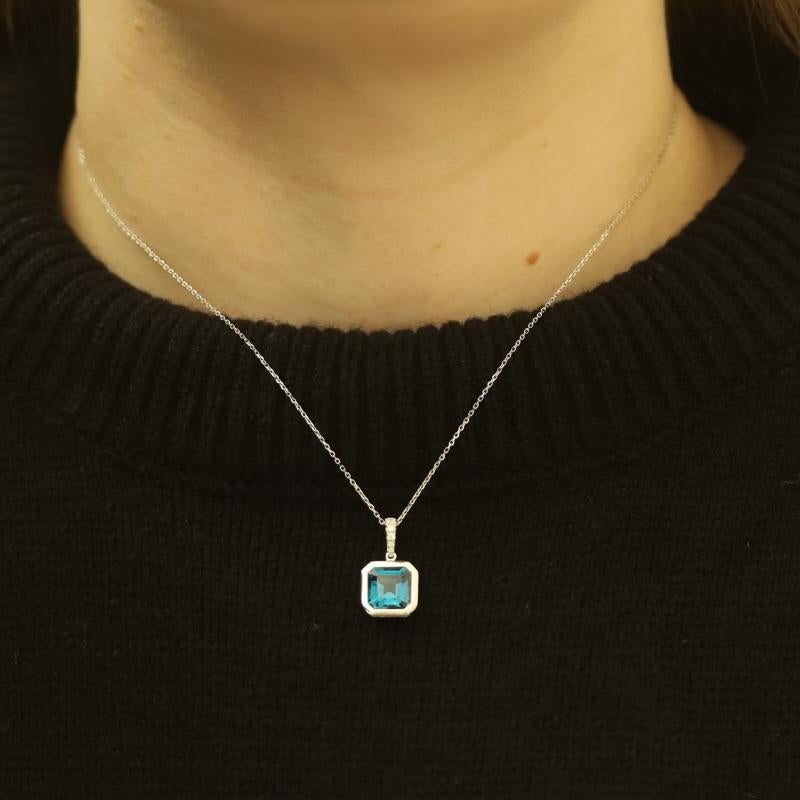 Taglio Asscher Collana con ciondolo in oro bianco London Blue Topaz Diamond 14k Asscher 3.06ctw Adjust in vendita