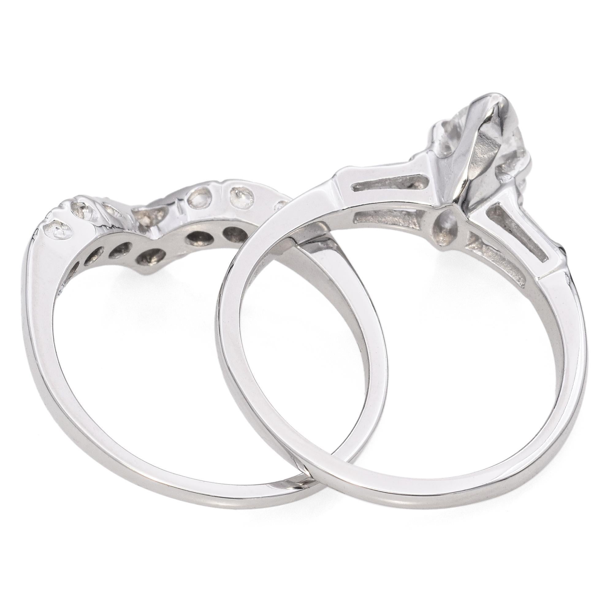Verlobungsring aus Weißgold mit Diamanten im Marquise-Schliff und passendem V-förmigem Ring im Angebot 1