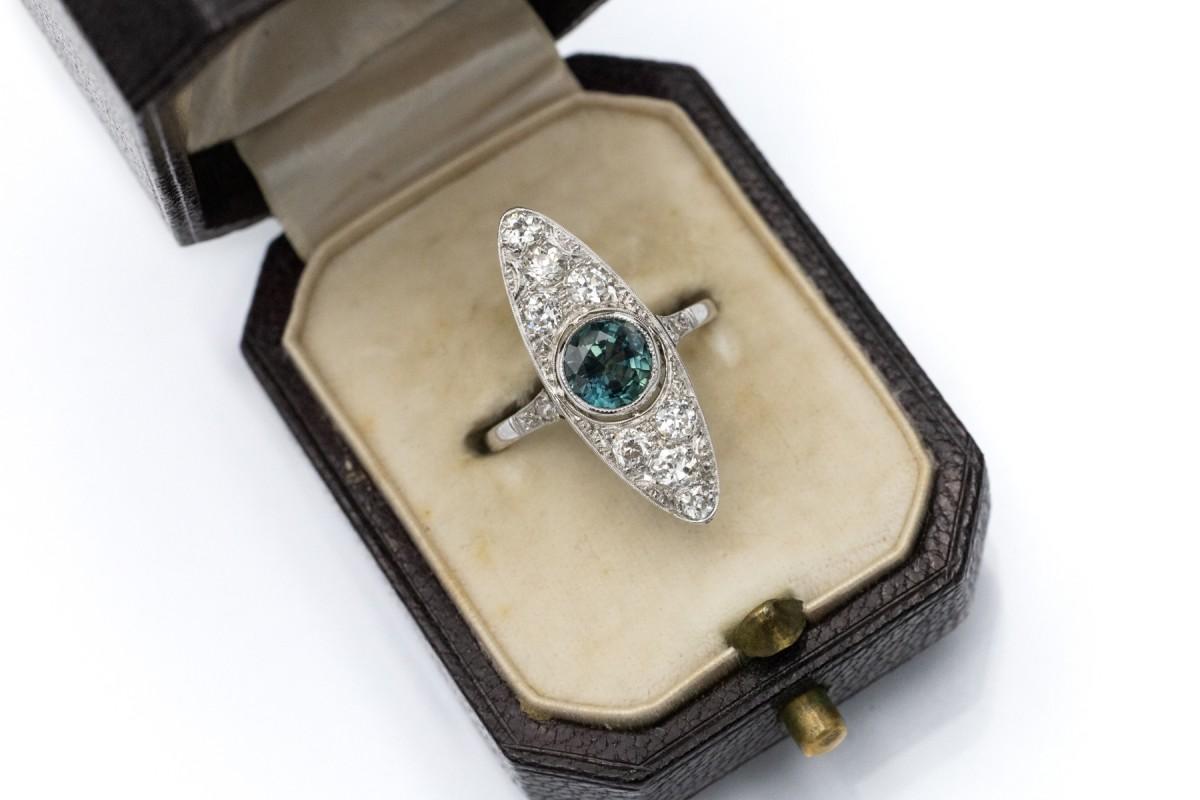 Art Déco Anello marquise in oro bianco, bellissimo Art Deco con zaffiro e diamanti in vendita