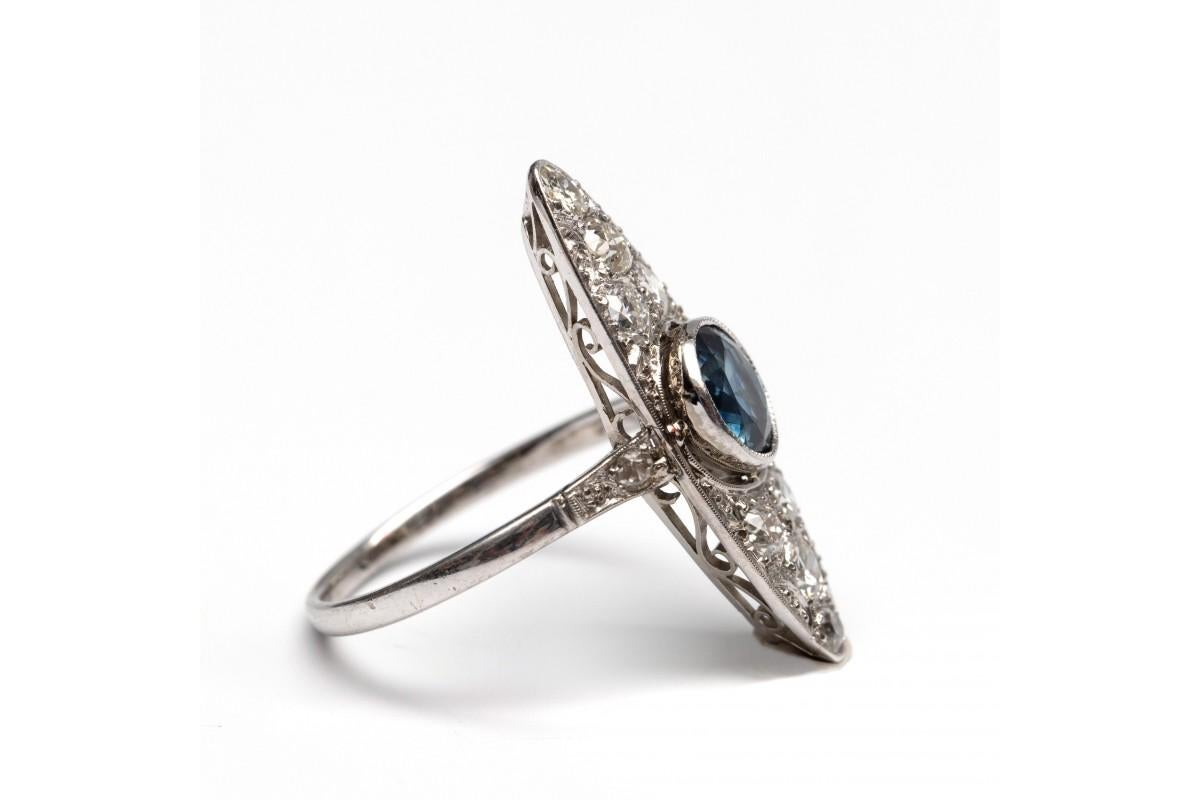 Anello marquise in oro bianco, bellissimo Art Deco con zaffiro e diamanti In condizioni ottime in vendita a Chorzów, PL